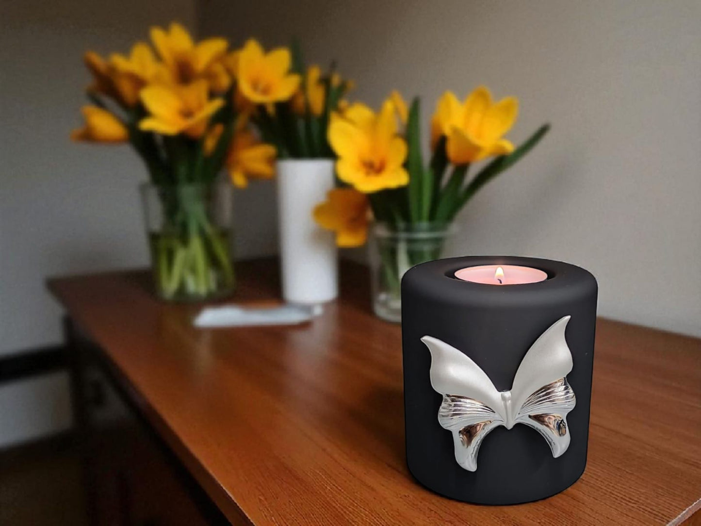 Mini urn met kaarshouder - Glas - Zwart met verzilverde vlinder - 180 ml - Urn voor mensen - Urn voor dieren - Incl. deksel, kaarsje & aszakje