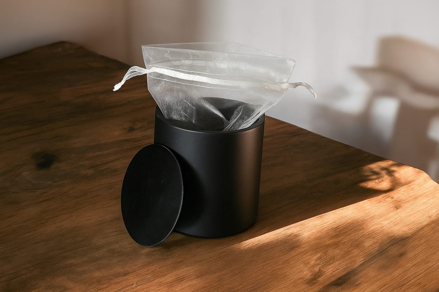 Mini urn met kaarshouder - Glas - Zwart met verzilverde vlinder - 180 ml - Urn voor mensen - Urn voor dieren - Incl. deksel, kaarsje & aszakje