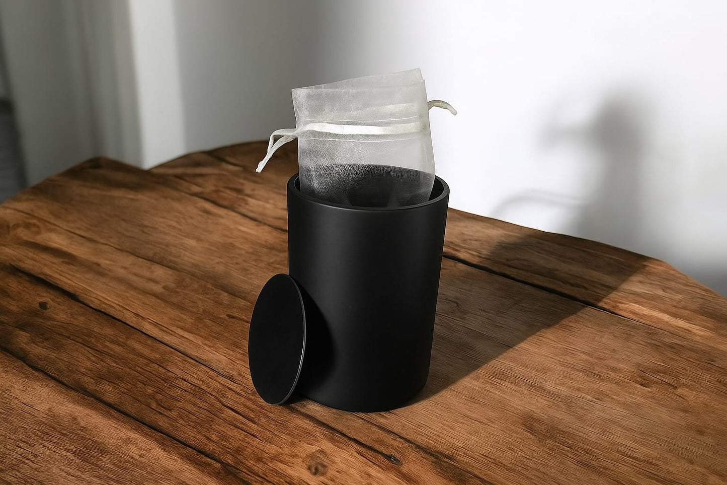 Mini urn met kaarshouder - Glas - Zwart met verzilverde vlinder - 400 ml - Urn voor mensen - Urn voor dieren - Incl. deksel, kaarsje & aszakje