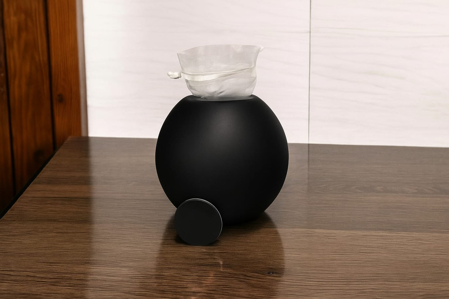 Mini urn met kaarshouder - Glas - Zwart met verzilverde vlinder - 250 ml - Urn voor mensen - Urn voor dieren - Incl. deksel, kaarsje & aszakje