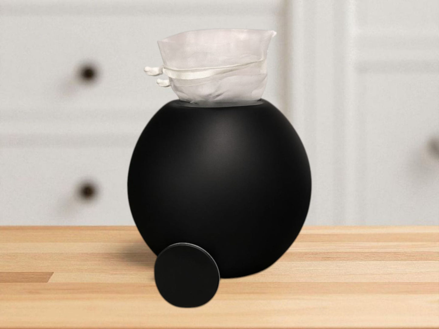 Mini urn met kaarshouder - Glas - Zwart met verzilverde vlinder - 500 ml - Urn voor mensen - Urn voor dieren - Incl. deksel, kaarsje & aszakje