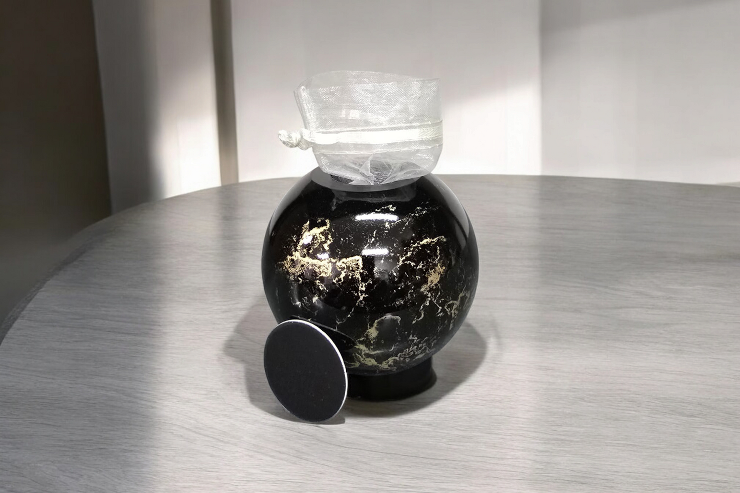 Urn met Kaarshouder - Glas – Bol Middel - Zwart en Goud - 200 ml
