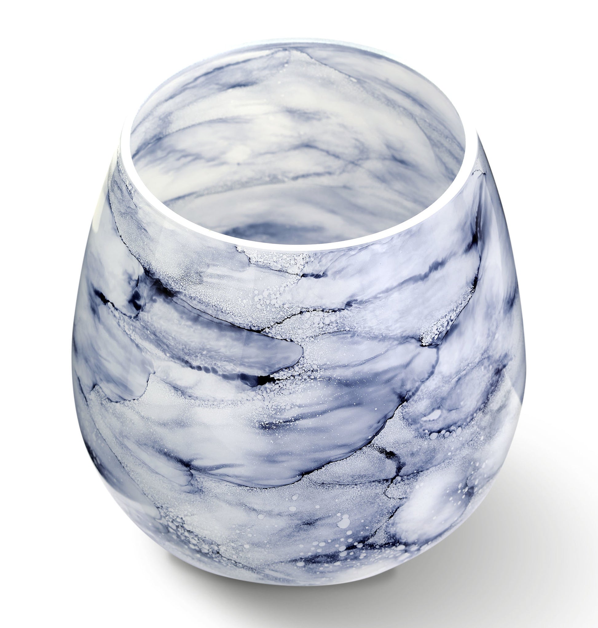 Luxe Arctic vaas van handgeblazen glas, met de hand gedecoreerd voor een verfijnde en exclusieve uitstraling. Elegant en stijlvol design, perfect voor elk interieur