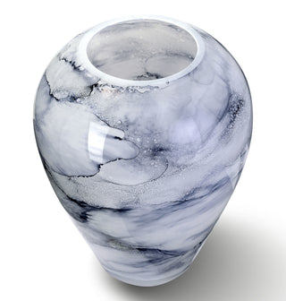 Luxe Arctic vaas van handgeblazen glas, met de hand gedecoreerd voor een verfijnde en exclusieve uitstraling. Elegant en stijlvol design, perfect voor elk interieur