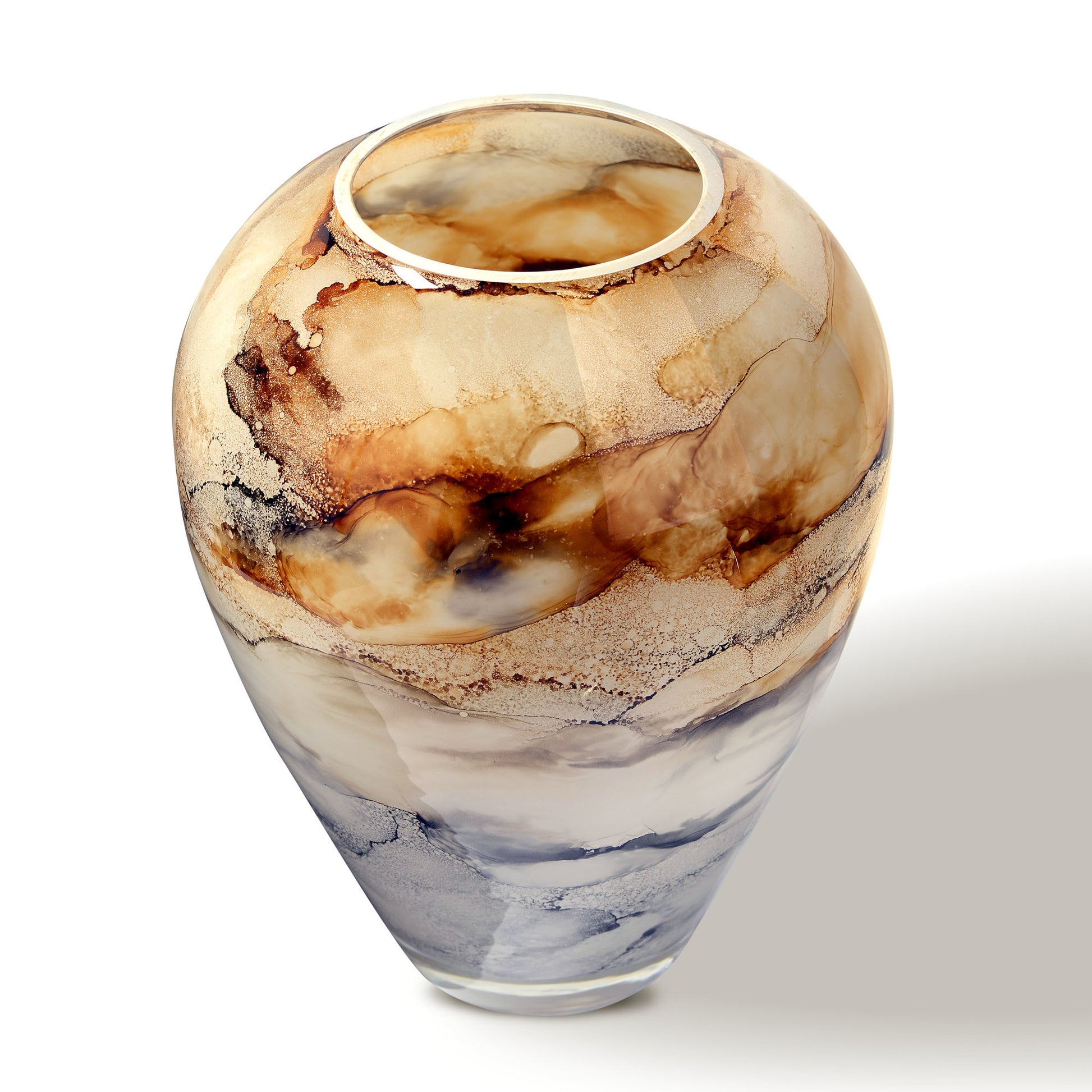Luxe sand vaas van handgeblazen glas, met de hand gedecoreerd voor een verfijnde en exclusieve uitstraling. Elegant en stijlvol design, perfect voor elk interieur