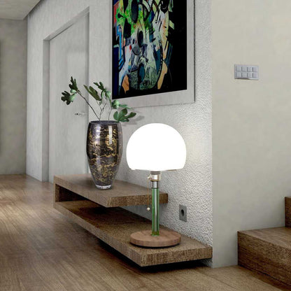 Luxe gouden vaas van handgeblazen glas, met de hand gedecoreerd voor een verfijnde en exclusieve uitstraling. Elegant en stijlvol design, perfect voor elk interieur